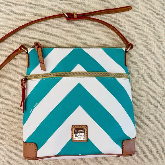 Dooney & Bourke Pebble Grain Crossbody Teal Chevron, Multi Pockets, Exc Cond - Picture 8 of 12